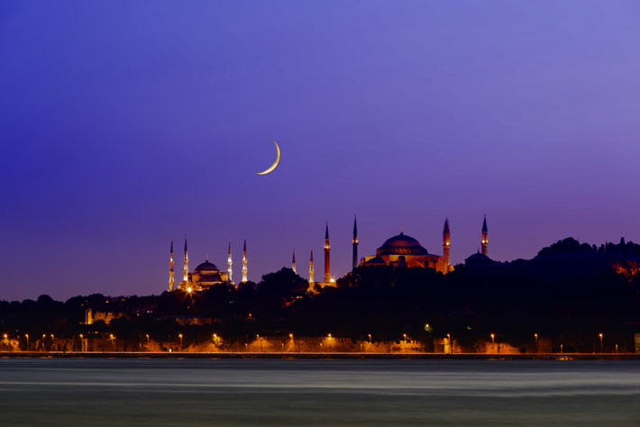 Crescent moon over the Blue Mosque in Istanbul (Photo by lighthunteralp, Shutterstock.com)